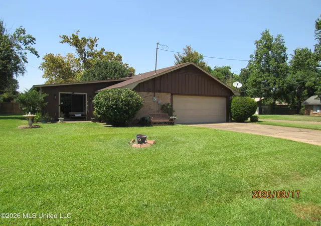 3rd image of 2345 E Clubview Cir, Yazoo City, MS 39194 | MLS# 4159732