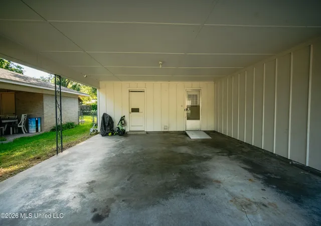 4th image of 2044 Country Club Dr, Yazoo City, MS 39194 | MLS# 4159522