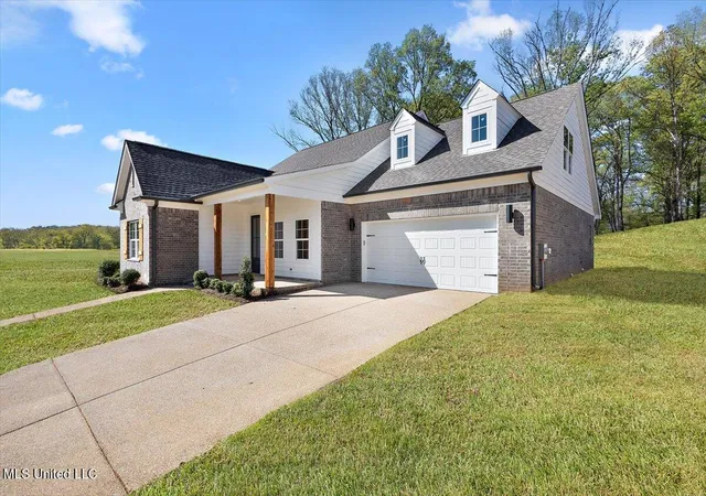Photo 1 of Single family home for sale at 292 Wells Dr, Hernando, MS 38632 | MLS# 4159775 | Listing updated on 2026-08-20