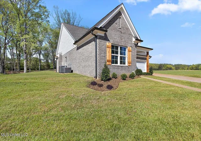 Photo 3 of Single family home for sale at 292 Wells Dr, Hernando, MS 38632 | MLS# 4159775 | Listing updated on 2026-08-20