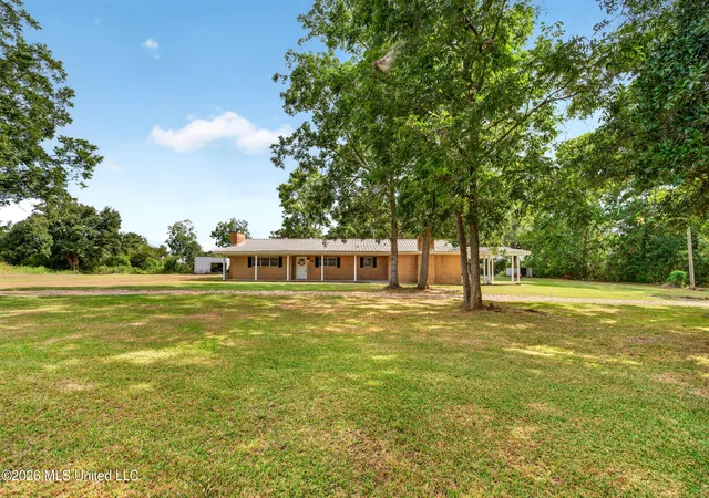 Photo 2 of Single family home for sale at 340 W Union Rd, Carriere, MS 39426 | MLS# 4159554 | Listing updated on 2026-09-11