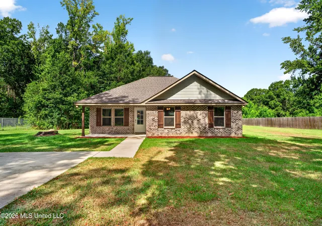 Photo 2 of Sale Pending at 916 Central Ave, Picayune, MS 39466 | MLS# 4159556 | Listing updated on 2026-08-26