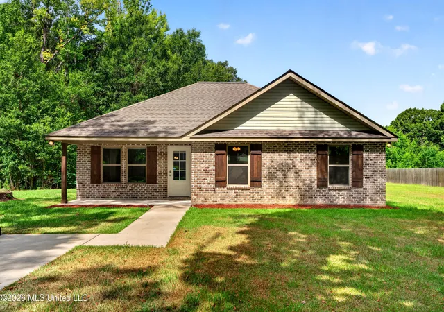 Photo 3 of Sale Pending at 916 Central Ave, Picayune, MS 39466 | MLS# 4159556 | Listing updated on 2026-08-26