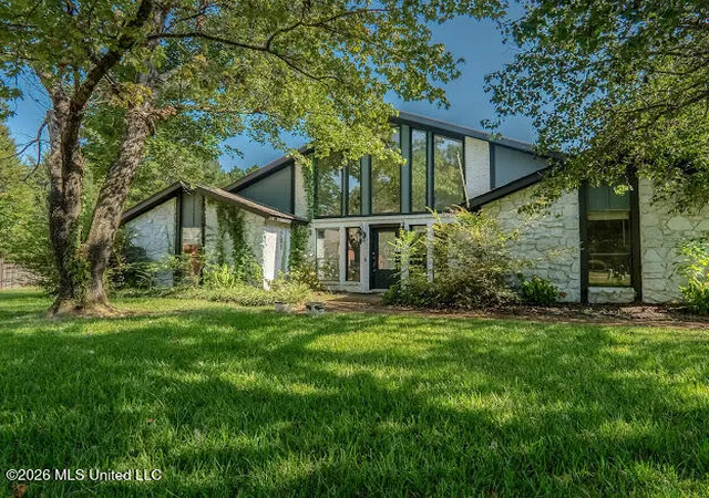 Photo 1 of Single family home for sale at 201 Country Cvs Cir, Clinton, MS 39056 | MLS# 4159641 | Listing updated on 2026-08-28