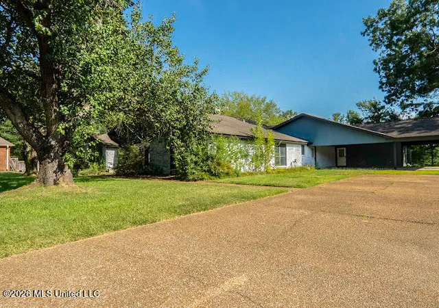 Photo 2 of Single family home for sale at 201 Country Cvs Cir, Clinton, MS 39056 | MLS# 4159641 | Listing updated on 2026-08-28