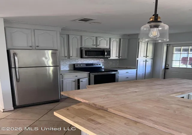 Photo 3 of Single family home for sale at 201 Country Cvs Cir, Clinton, MS 39056 | MLS# 4159641 | Listing updated on 2026-09-29