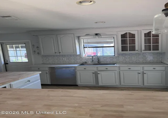 Photo 4 of Single family home for sale at 201 Country Cvs Cir, Clinton, MS 39056 | MLS# 4159641 | Listing updated on 2026-09-29