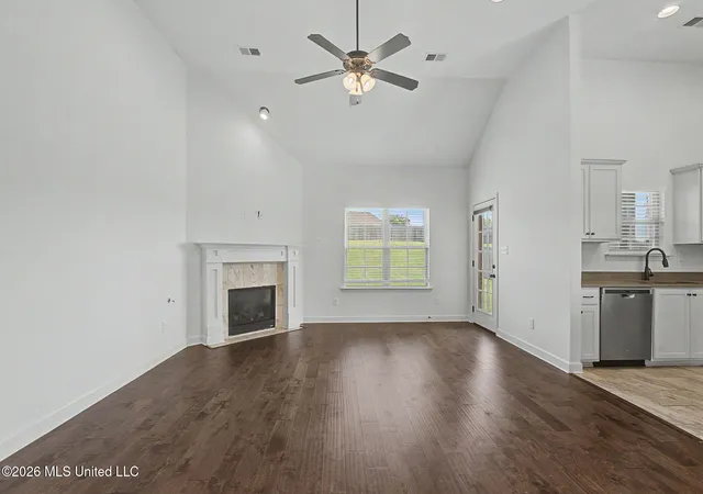 Photo 3 of Single family home for sale at 2586 Molly Ln, Southaven, MS 38672 | MLS# 4159888 | Listing updated on 2026-09-22