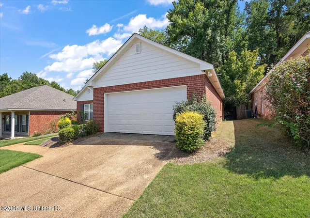 Photo 2 of Sale Pending at 2003 Rolling Hl Dr, Brandon, MS 39042 | MLS# 4159687 | Listing updated on 2026-09-11