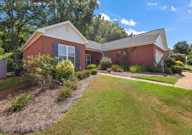 Photo 3 of Sale Pending at 2003 Rolling Hl Dr, Brandon, MS 39042 | MLS# 4159687 | Listing updated on 2026-09-11