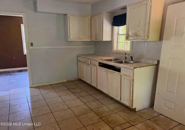 Photo 2 of Single family home for sale at 1159 W Mcdowell Rd, Jackson, MS 39204 | MLS# 4159588 | Listing updated on 2026-08-21