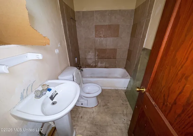 Photo 3 of Single family home for sale at 1159 W Mcdowell Rd, Jackson, MS 39204 | MLS# 4159588 | Listing updated on 2026-08-21