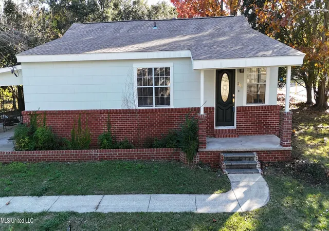 Photo 1 of Single family home for sale at 2302 Wilson Ave, Pascagoula, MS 39567 | MLS# 4159632 | Listing updated on 2026-08-19