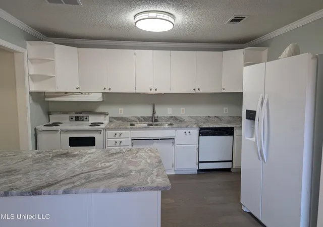 Photo 4 of Single family home for sale at 2302 Wilson Ave, Pascagoula, MS 39567 | MLS# 4159632 | Listing updated on 2026-08-19