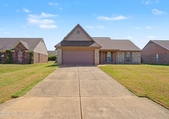 Photo 3 of Sale Pending at 6892 Tealwood Dr, Horn Lake, MS 38637 | MLS# 4159647 | Listing updated on 2026-08-28