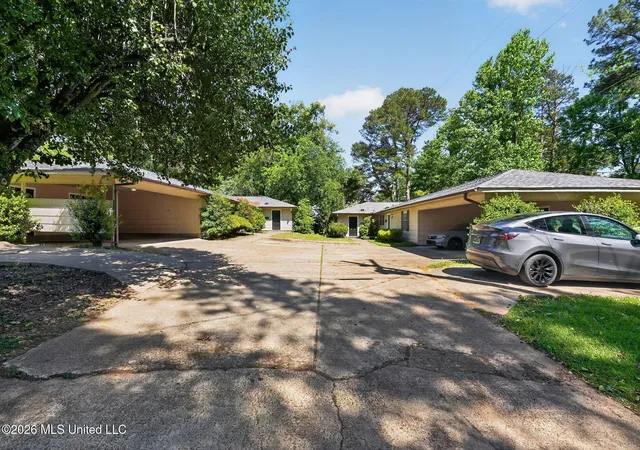 Photo 3 of Sale Pending at 5702 5704 Orchard View Dr, Jackson, MS 39211 | MLS# 4159676 | Listing updated on 2026-09-08