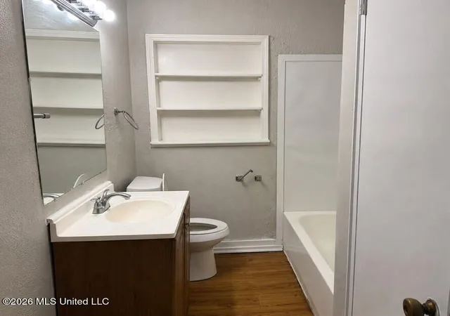 Photo 3 of Sale Pending at 256 Iris Ave, Jackson, MS 39206 | MLS# 4159735 | Listing updated on 2026-09-17