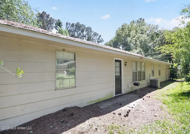 Photo 2 of Sale Pending at 5706 5708 Orchard View Dr, Jackson, MS 39211 | MLS# 4159679 | Listing updated on 2026-09-08