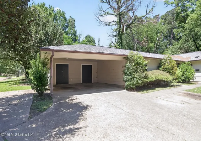 Photo 3 of Sale Pending at 5706 5708 Orchard View Dr, Jackson, MS 39211 | MLS# 4159679 | Listing updated on 2026-09-08
