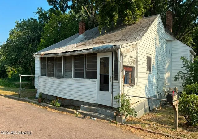 Photo 1 of Single family home for sale at 3401 Johnson St, Vicksburg, MS 39180 | MLS# 4159659 | Listing updated on 2026-10-09