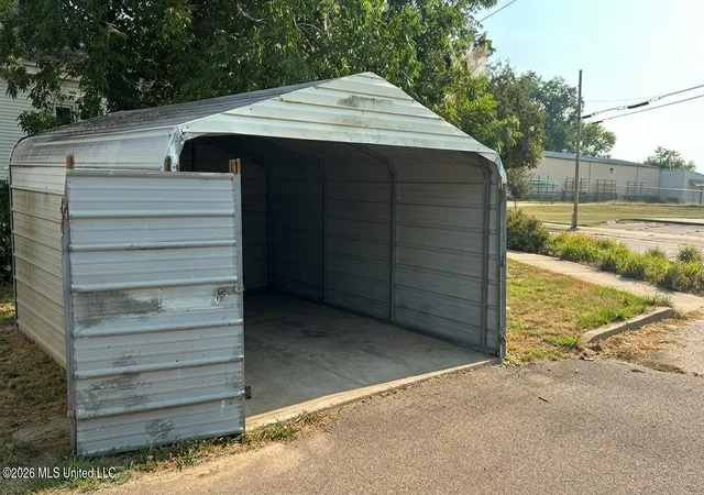Photo 3 of Single family home for sale at 3401 Johnson St, Vicksburg, MS 39180 | MLS# 4159659 | Listing updated on 2026-10-09