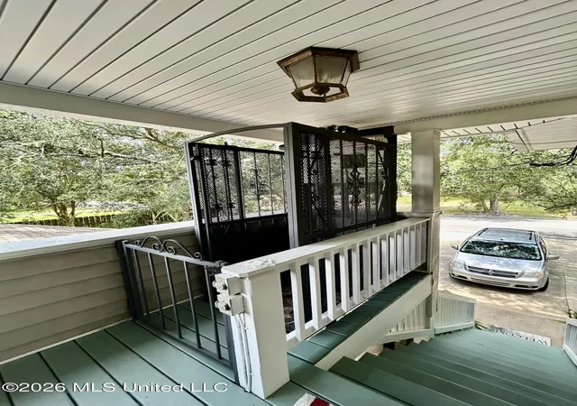 Photo 3 of Single family home for sale at 2421 Washington Ave, Pascagoula, MS 39567 | MLS# 4159707 | Listing updated on 2026-09-23