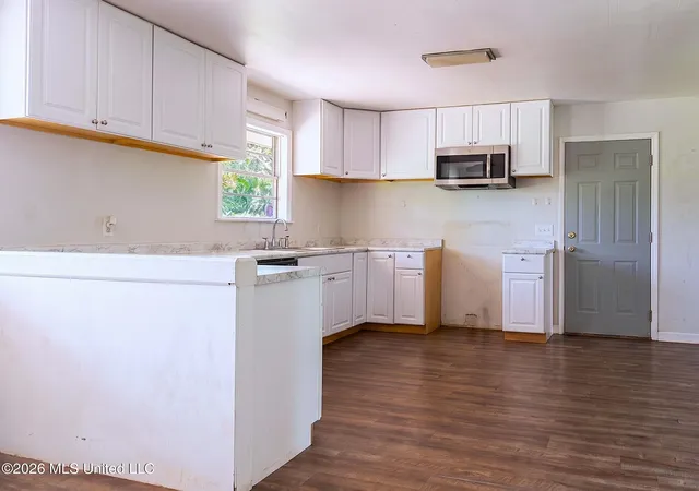 Photo 3 of Single family home for sale at 5726 Fernwood Dr, Jackson, MS 39206 | MLS# 4159712 | Listing updated on 2026-09-18