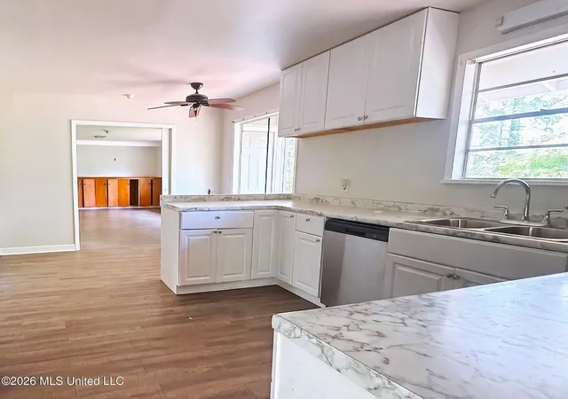 Photo 3 of Single family home for sale at 5726 Fernwood Dr, Jackson, MS 39206 | MLS# 4159712 | Listing updated on 2026-09-18