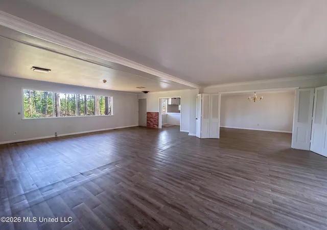 Photo 4 of Single family home for sale at 5726 Fernwood Dr, Jackson, MS 39206 | MLS# 4159712 | Listing updated on 2026-09-18