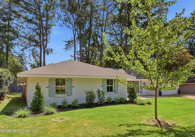 Photo 2 of Single family home for sale at 5326 Balmoral Dr, Jackson, MS 39211 | MLS# 4160005 | Listing updated on 2026-09-14