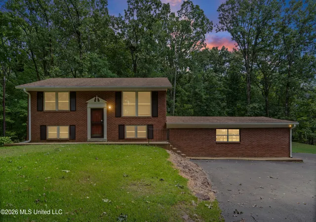 Photo 2 of Sale Pending at 867 Green Acres Dr, Hernando, MS 38632 | MLS# 4159700 | Listing updated on 2026-08-30