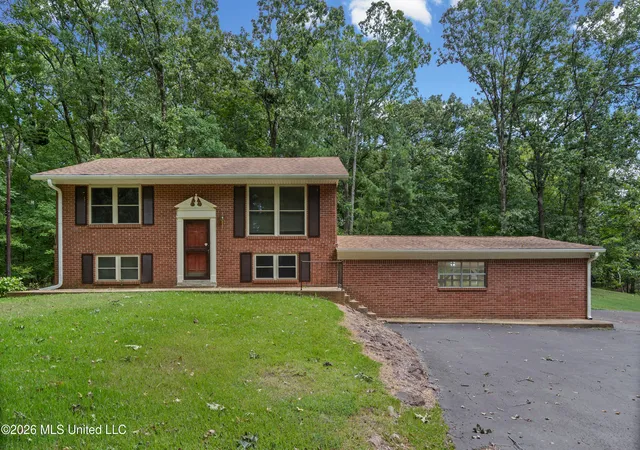 Photo 3 of Sale Pending at 867 Green Acres Dr, Hernando, MS 38632 | MLS# 4159700 | Listing updated on 2026-08-30