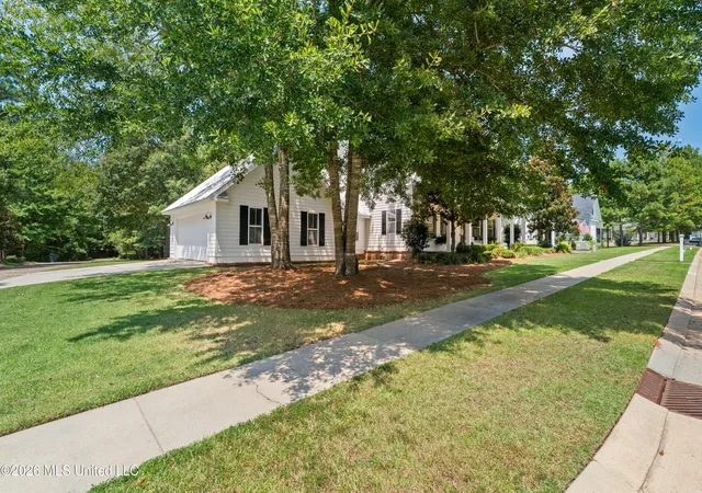 Photo 3 of Sale Pending at 108 Baneberry Tr, Hattiesburg, MS 39402 | MLS# 4159879 | Listing updated on 2026-08-22
