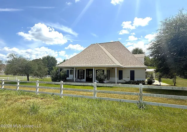 Photo 1 of Single family home for sale at 1072 Country Clb Rd, Mc Comb, MS 39648 | MLS# 4159742 | Listing updated on 2026-08-19