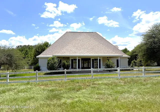 Photo 2 of Single family home for sale at 1072 Country Clb Rd, Mc Comb, MS 39648 | MLS# 4159742 | Listing updated on 2026-08-19
