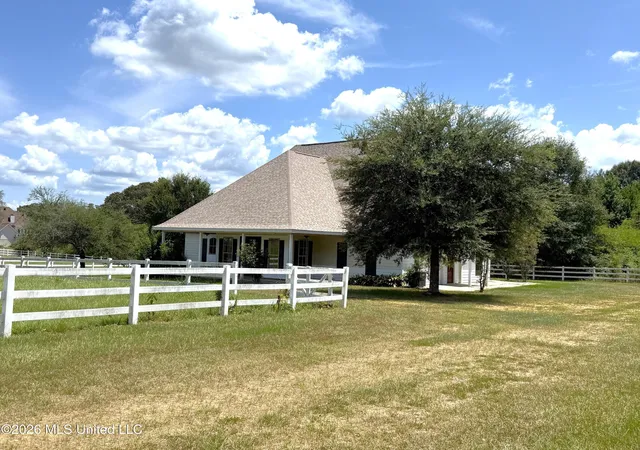 Photo 4 of Single family home for sale at 1072 Country Clb Rd, Mc Comb, MS 39648 | MLS# 4159742 | Listing updated on 2026-08-19
