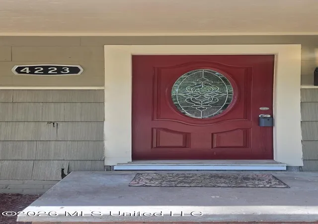 Photo 3 of Sale Pending at 4223 Oakhill Dr, Jackson, MS 39206 | MLS# 4159746 | Listing updated on 2026-08-21