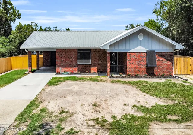 Photo 1 of Single family home for sale at 337 Saint George St, Bay Saint Louis, MS 39520 | MLS# 4160992 | Listing updated on 2026-08-31