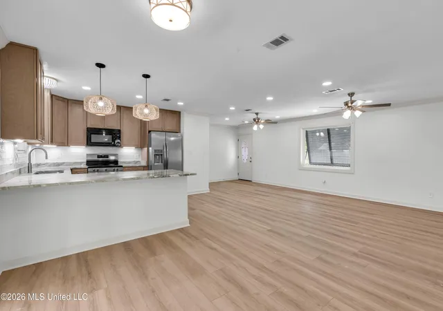 Photo 3 of Single family home for sale at 337 Saint George St, Bay Saint Louis, MS 39520 | MLS# 4160992 | Listing updated on 2026-08-31