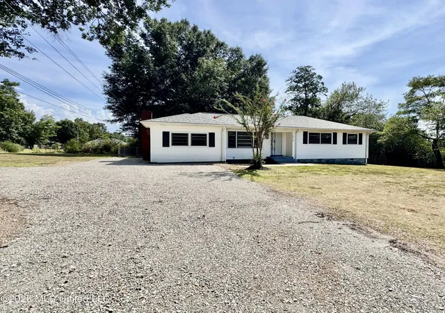 Photo 3 of Single family home for sale at 1216 W Main St, Senatobia, MS 38668 | MLS# 4159757 | Listing updated on 2026-09-17