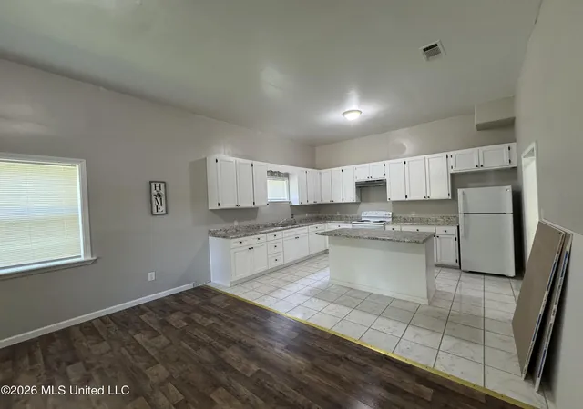 Photo 4 of Single family home for sale at 6209 Elder Fry Rd, Moss Point, MS 39563 | MLS# 4159911 | Listing updated on 2026-08-20