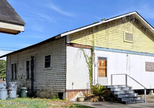 Photo 3 of Sale Pending at 106 S Strahan St, Poplarville, MS 39470 | MLS# 4159756 | Listing updated on 2026-09-10