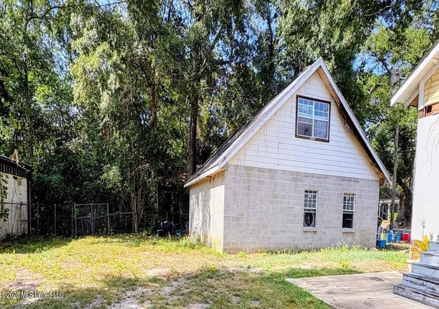 Photo 4 of Sale Pending at 106 S Strahan St, Poplarville, MS 39470 | MLS# 4159756 | Listing updated on 2026-09-10