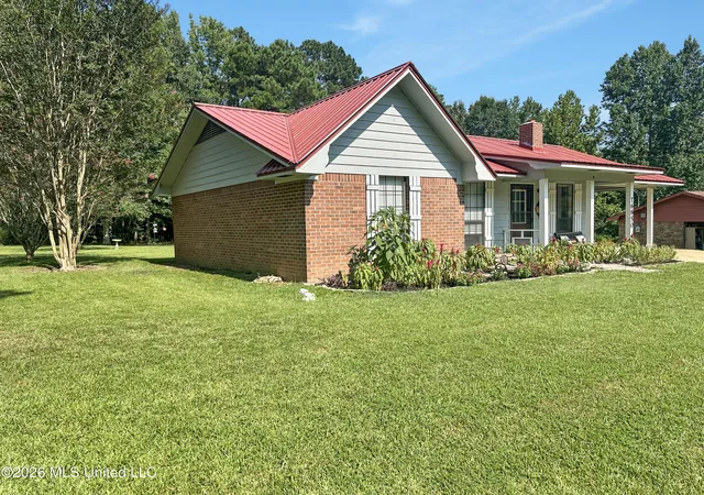 Photo 4 of Single family home for sale at 16850 E John C Stennis Dr, Louisville, MS 39339 | MLS# 4159763 | Listing updated on 2026-09-22