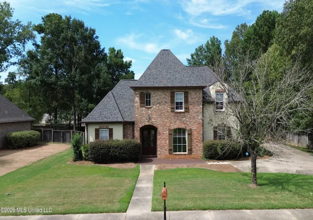 Photo 1 of Single family home for sale at 809 Beaumont Dr, Madison, MS 39110 | MLS# 4159772 | Listing updated on 2026-08-21