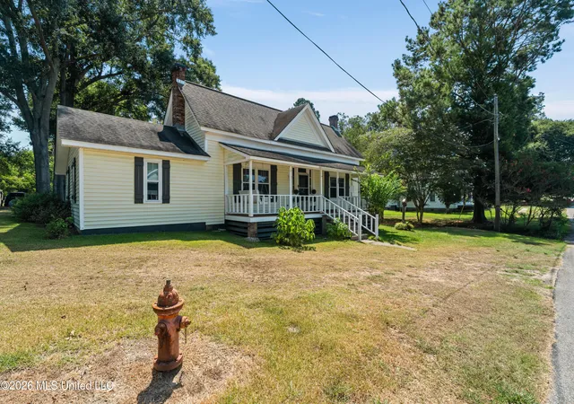 Photo 3 of Single family home for sale at 100 Poplar St, Sumrall, MS 39482 | MLS# 4159797 | Listing updated on 2026-09-20