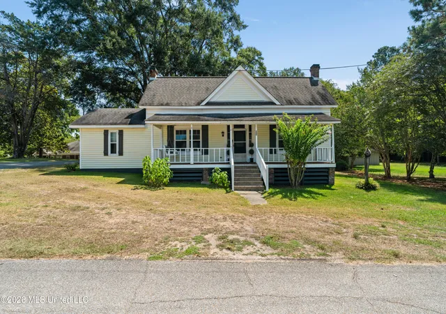 Photo 3 of Single family home for sale at 100 Poplar St, Sumrall, MS 39482 | MLS# 4159797 | Listing updated on 2026-10-05