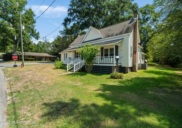 Photo 4 of Single family home for sale at 100 Poplar St, Sumrall, MS 39482 | MLS# 4159797 | Listing updated on 2026-10-05