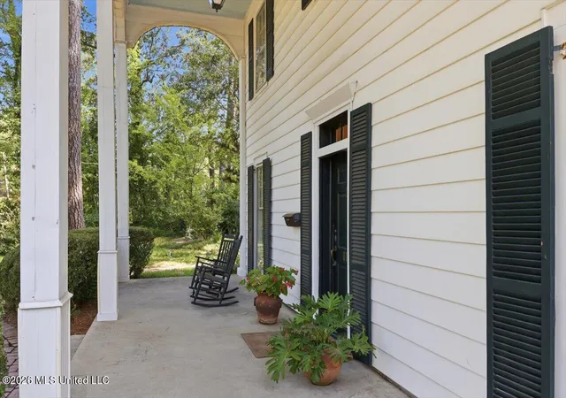 Photo 3 of Sale Pending at 1138 Saint Ann St, Jackson, MS 39202 | MLS# 4159855 | Listing updated on 2026-09-18