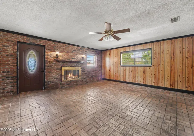 Photo 4 of Single family home for sale at 1525 31st Avenue, Gulfport, MS 39501 | MLS# 4159821 | Listing updated on 2026-09-09